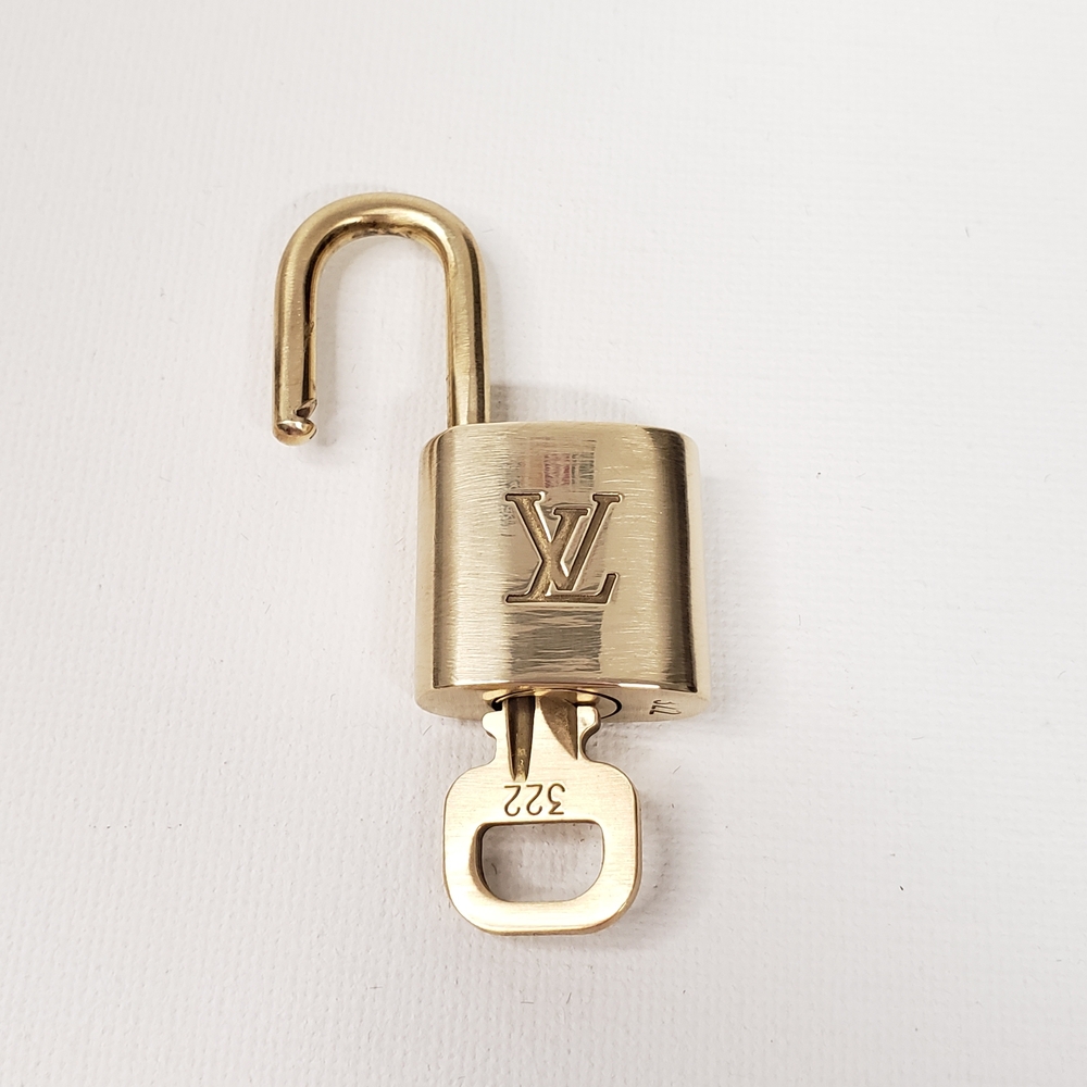 Louis Vuitton Authentic Gold Padlock with Key Shiny - Picture 4 of 11